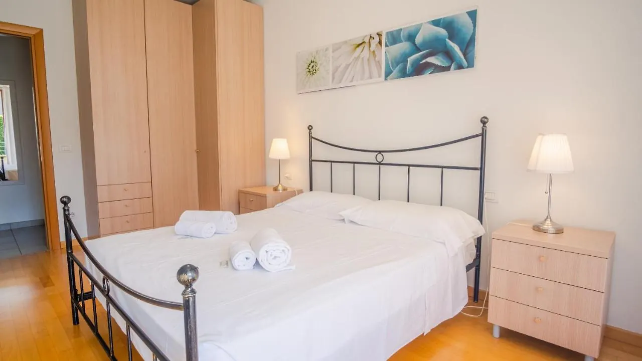 Benacus Family Apartment - Italian Homing Sirmione 0*,  Italia
